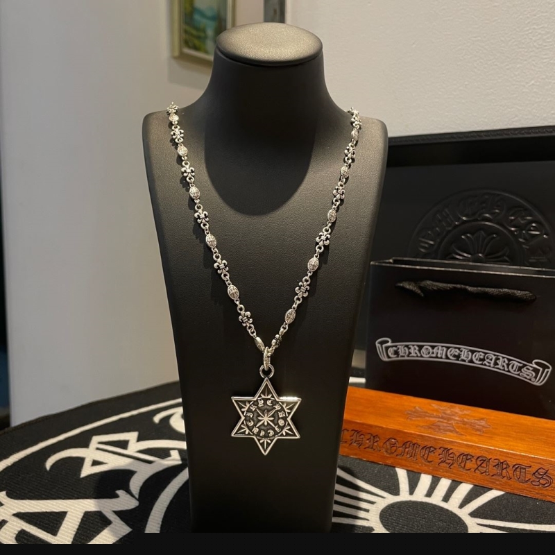 Ch**me He**ts necklaces